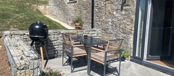 Luxury Welsh Barn Retreat. Pool & Stunning Views