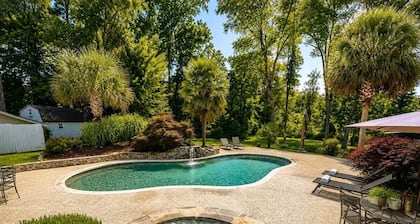 Chef's Château Suite C | Cal King Bed, Pool + Hot Tub