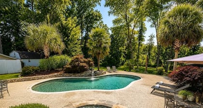 Chef's Château Suite A | King Bed, Pool + Hot Tub