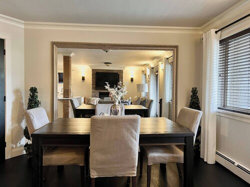Room-private 1 Bdrm Suite With Living ro