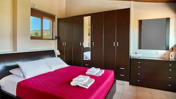 3 quartos, ferros/tábuas de passar roupa, Wi-Fi, roupa de cama