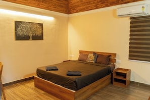 Quarto luxo, vista para o rio | Escrivaninha, Wi-Fi de cortesia