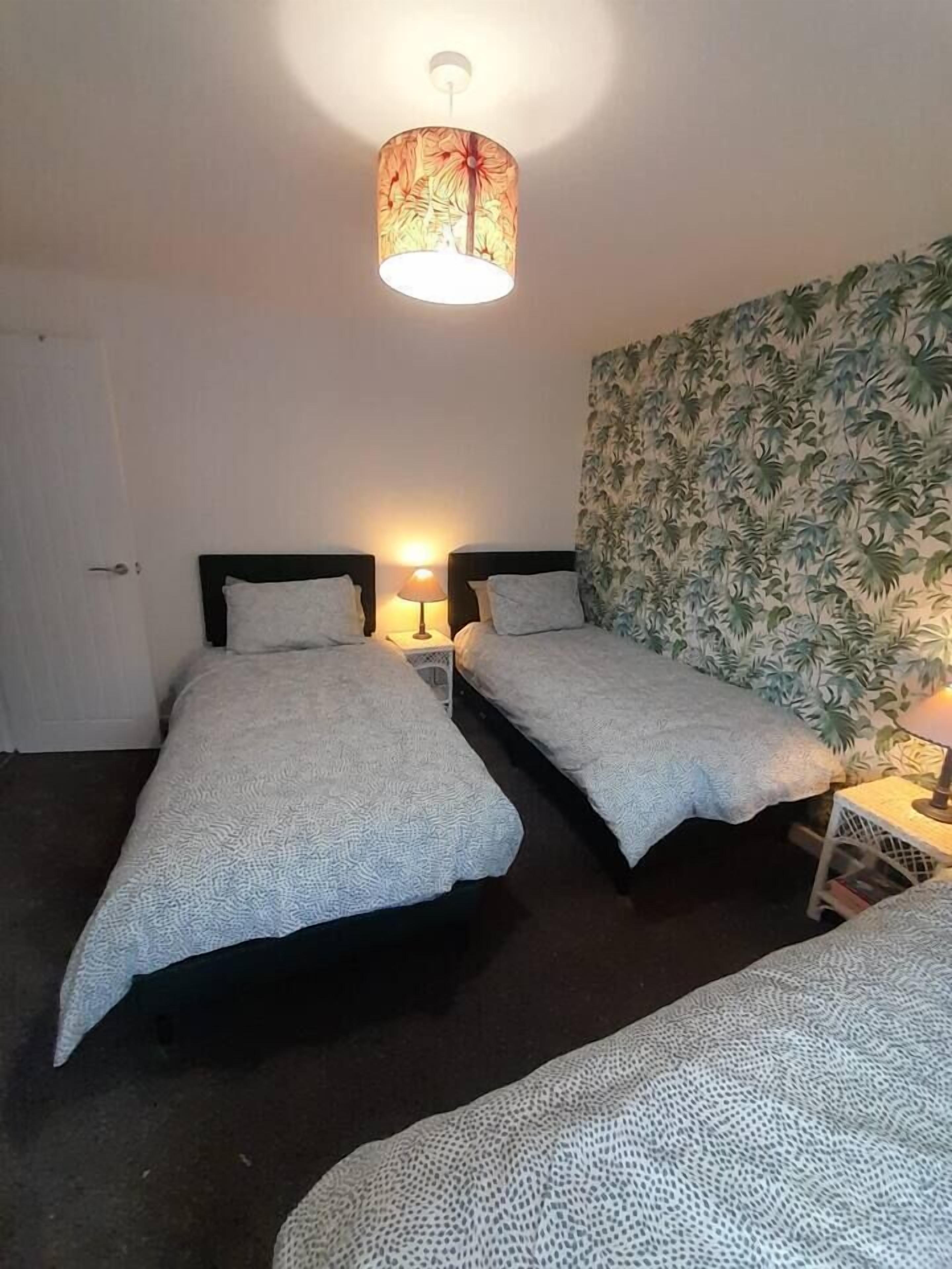 2 bedrooms, desk, iron/ironing board, WiFi