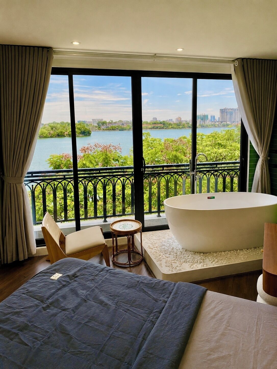 Junior Room, Balcony, Lake View