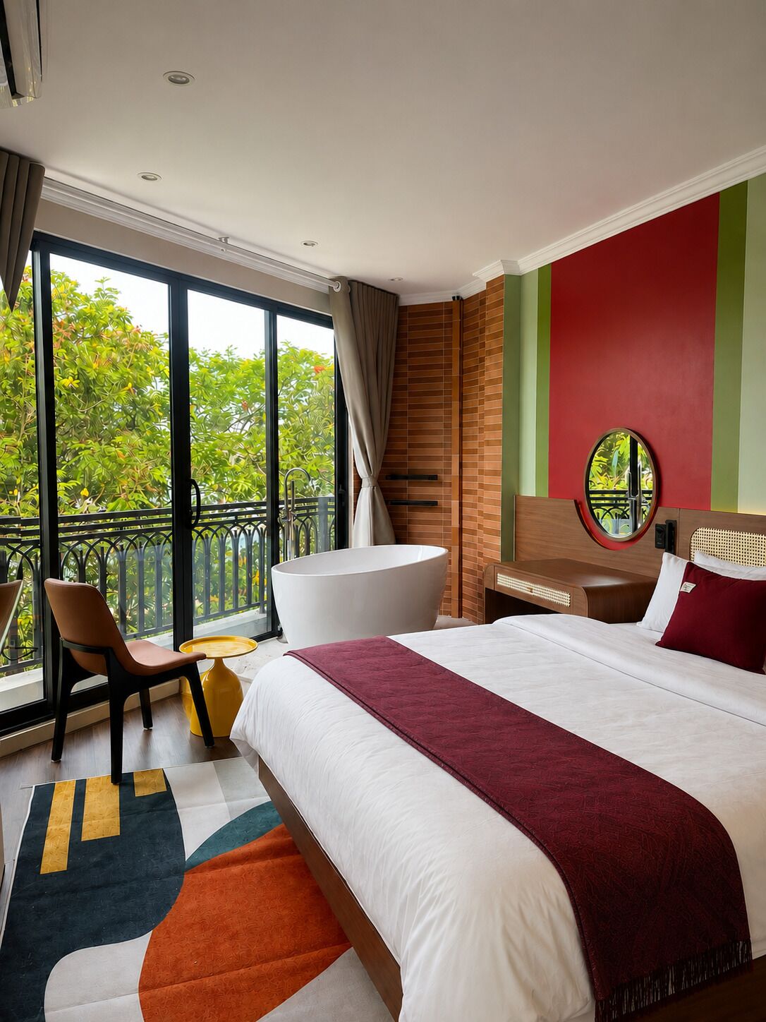 Deluxe Apartment, 1 Queen Bed, Balcony, Lake View