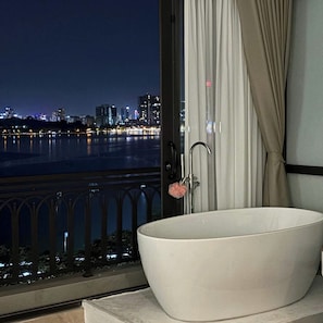 Junior Room, Balcony, Lake View | Bathroom - Sunny Residence Yen Hoa (Ha Noi)