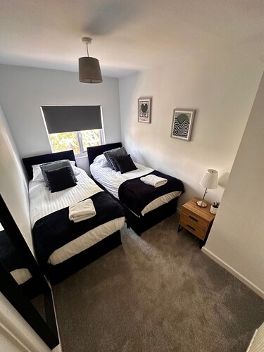 House Sleeps 4 With Patio