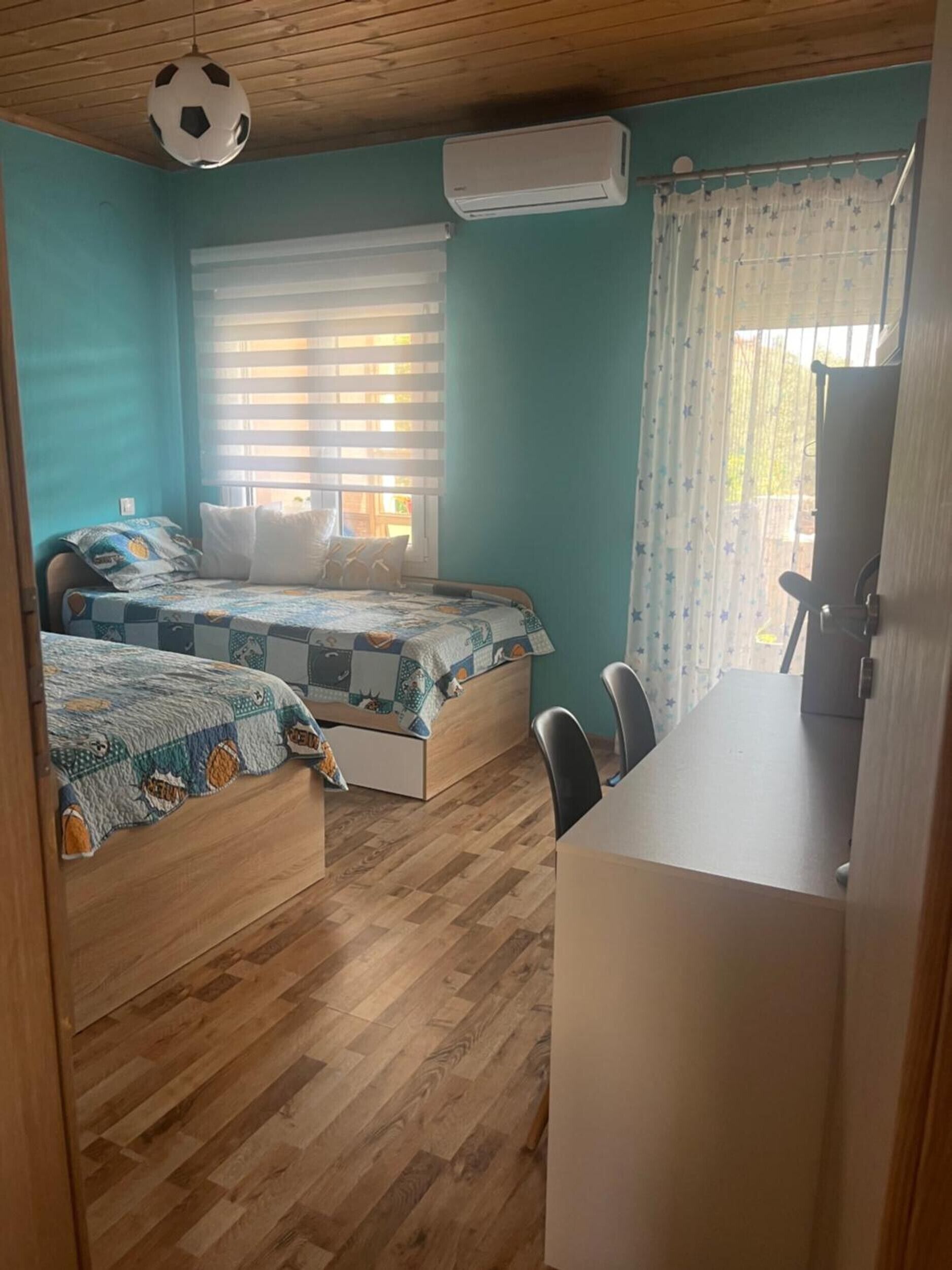 2 habitaciones, tabla de planchar con plancha, wifi y ropa de cama 