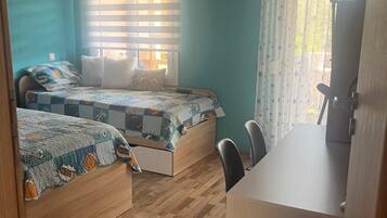 2 habitaciones, tabla de planchar con plancha, wifi y ropa de cama