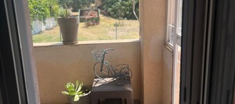 Apartamento 'Elea' con vistas a la montaña, WiFi y aire acondicionado
