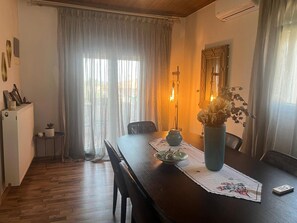 Dining - Apartment 'Elea' with Mountain View, Wi-Fi and Air Conditioning (Epanomi)