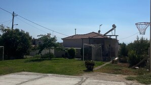 A building with a red-tiled roof, a basketball court, and a soccer goal. - Apartment 'Elea' with Mountain View, Wi-Fi and Air Conditioning (Epanomi)
