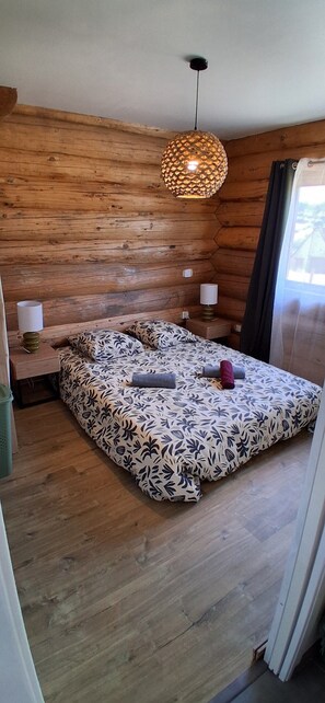 1 chambre, fer et planche à repasser, accès Internet, draps fournis