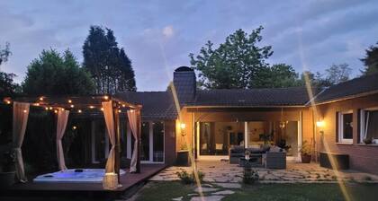 Bungalow 'Naturspa Haus Am See' mit Seeblick, privater Terrasse und WLAN