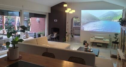 Bungalow 'Naturspa Haus Am See' with Lake View, Private Terrace and Wi-Fi
