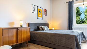 2 bedrooms, iron/ironing board, WiFi, bed sheets