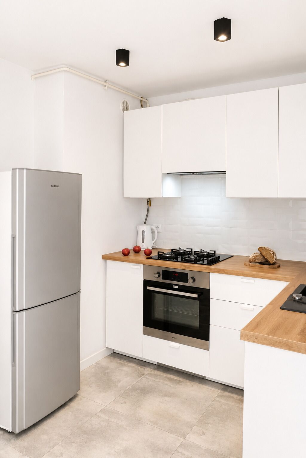 Comfort Apartment, 1 Bedroom, City View | Private kitchen | Electric kettle, highchair, griddle, eco-friendly cleaning products