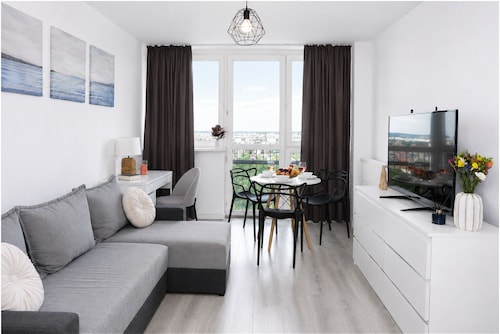 Lumina 2-room Apartment near Metro 