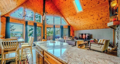 Lake View + Apt Suite | Barrel & Indoor Saunas | Firepit | BBQ | Garage | 2 Full Kitchens | WiFi | Smart TV | Near Lutsen