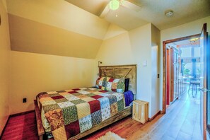 5 habitaciones, tabla de planchar con plancha y cuna de viaje 