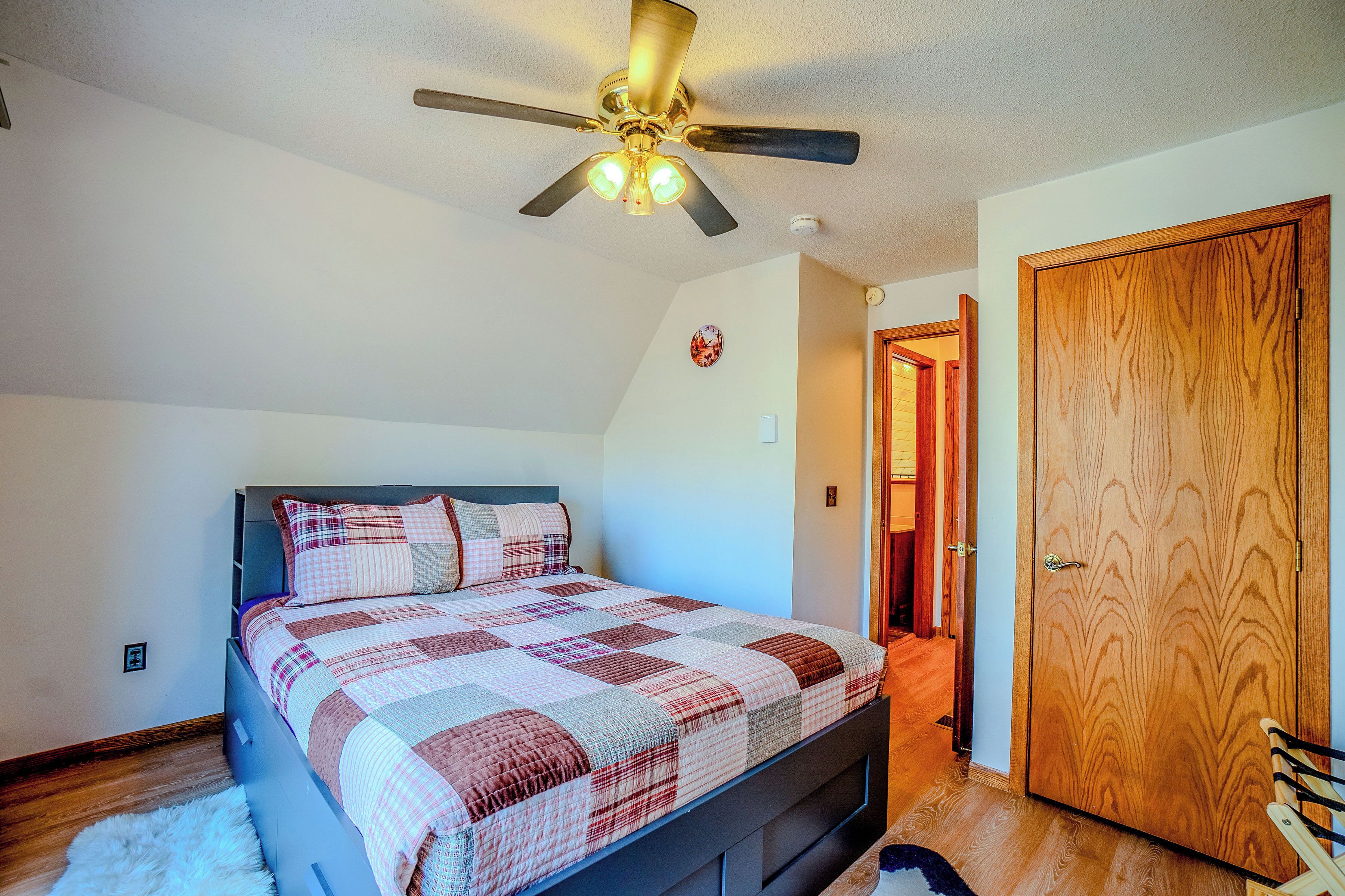5 bedrooms, iron/ironing board, travel crib, WiFi (free)