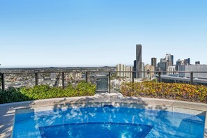 Pool - Rooftop Infinity Pool! 5 Guests - Free Park & Gym (Fortitude Valley)