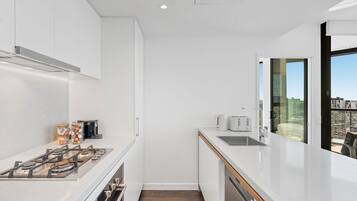 Coffee/tea maker, fridge, microwave, oven