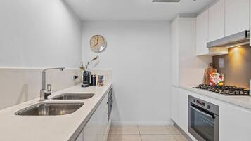 Coffee/tea maker, fridge, microwave, oven