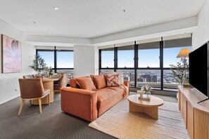 TV, offices - River Views from Level 43 | Free Parking, Pool & Gym (Brisbane City)