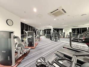 Fitness facility - River Views from Level 43 | Free Parking, Pool & Gym (Brisbane City)