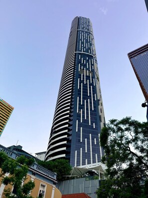Exterior - River Views from Level 43 | Free Parking, Pool & Gym (Brisbane City)