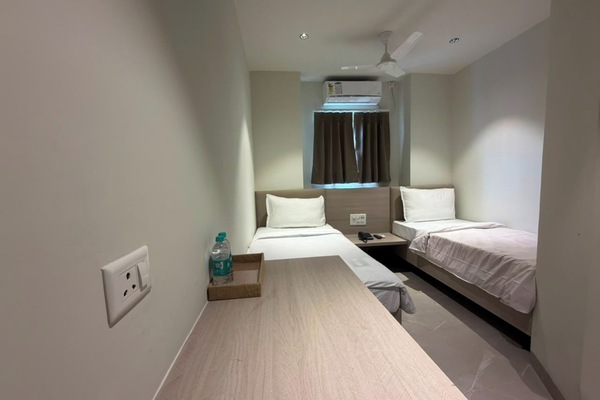 Twin Room | Desk, laptop workspace, WiFi (free)