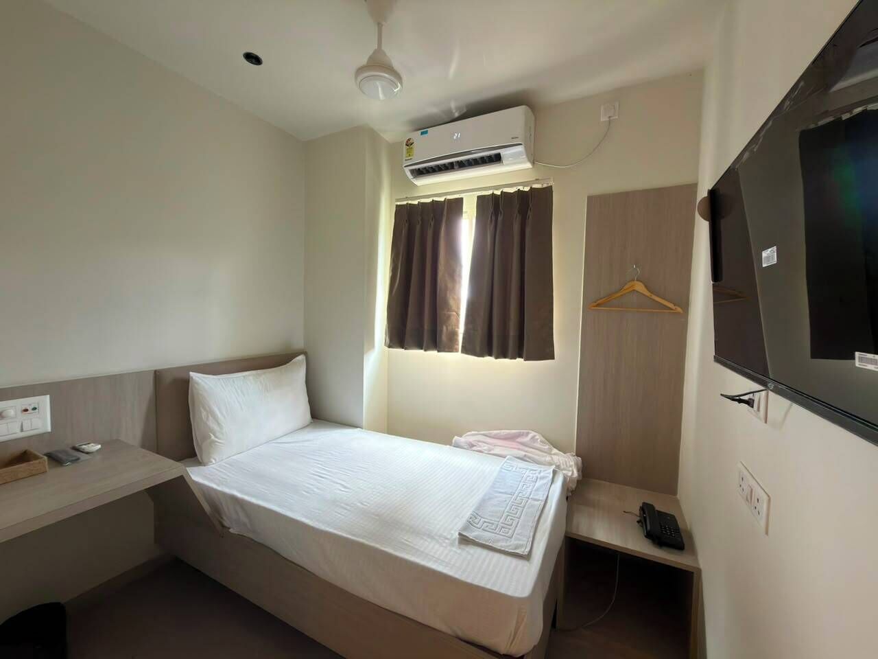 Chambre Simple, vue ville | Bureau, espace de travail pour ordinateur portable, Wi-Fi gratuit