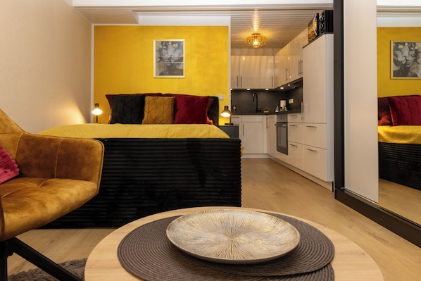 Room - Exclusive Apartment: A Gem in the Heart of Downtown in a Quiet Location (Einbeck)