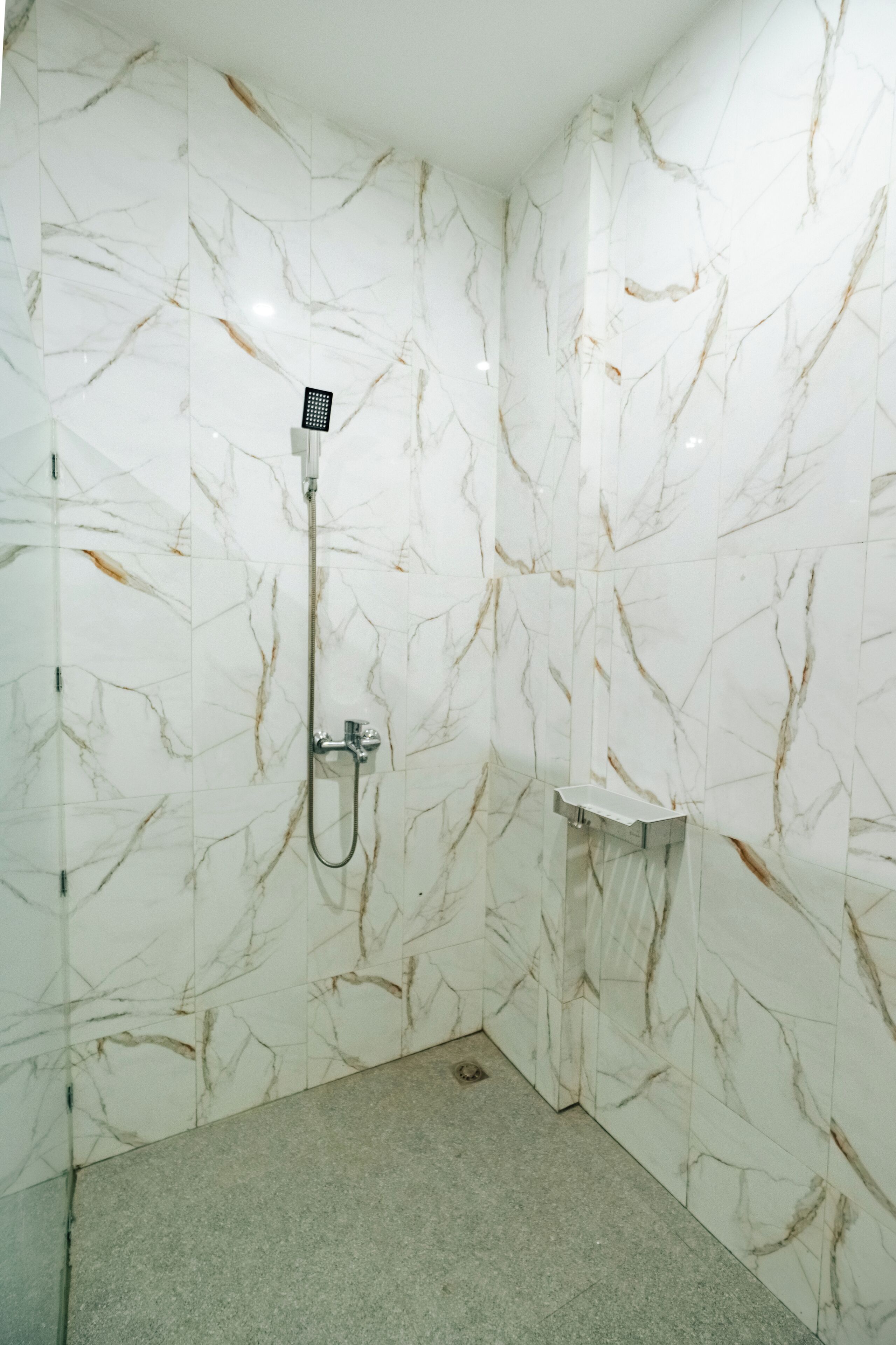 Ducha, artículos de tocador gratuitos, toallas, jabón