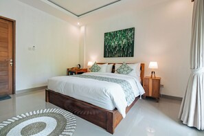 Quarto casal conforto, vista para a piscina | Wi-Fi de cortesia