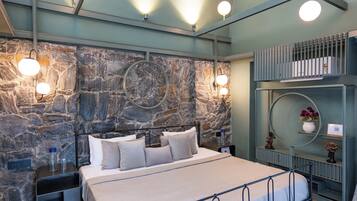 Deluxe Villa | Iron/ironing board, free WiFi