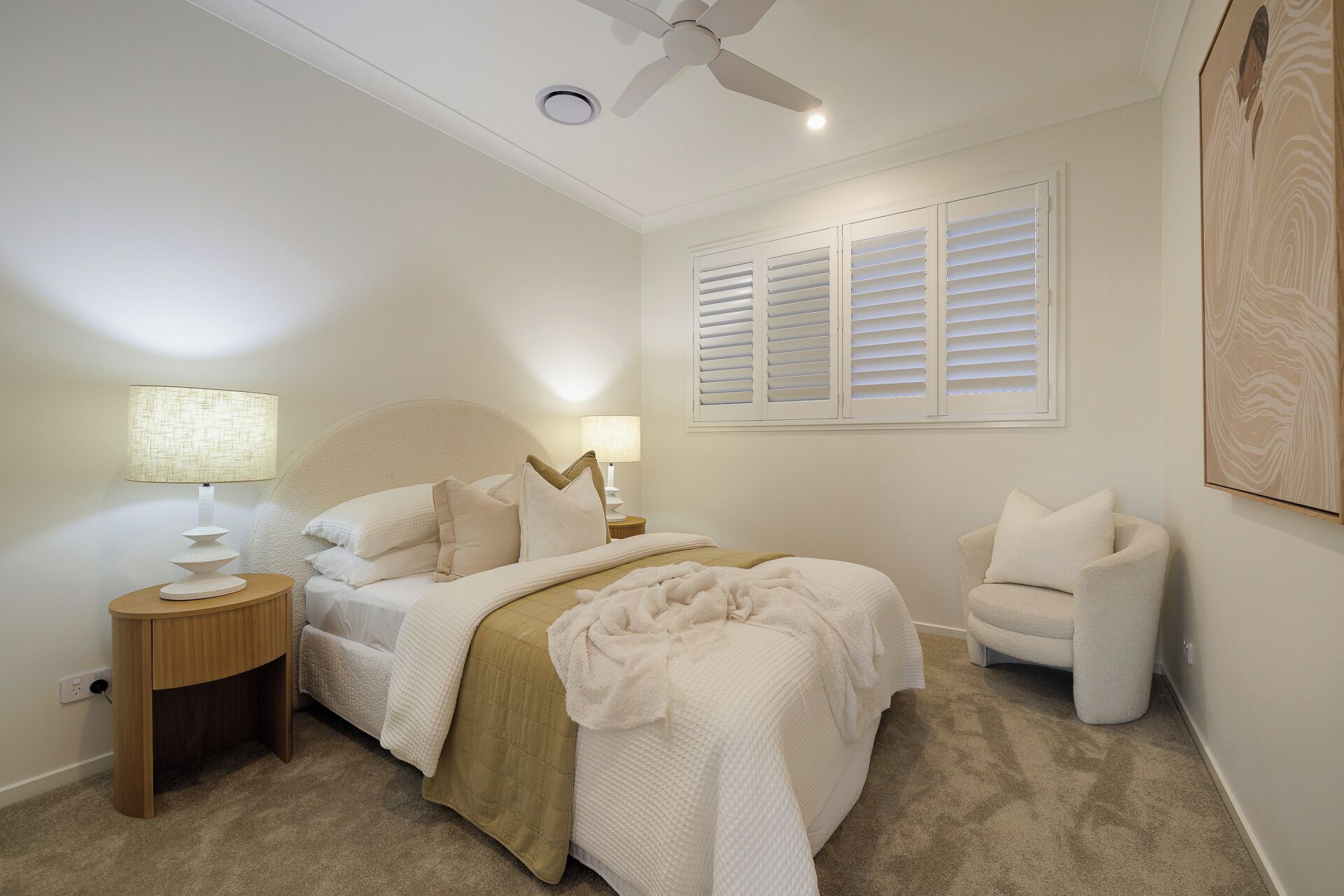 5 bedrooms, iron/ironing board, WiFi, bed sheets