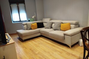 Living area - R2R-Apartment Near the Ocean-14A12 (Lastres)