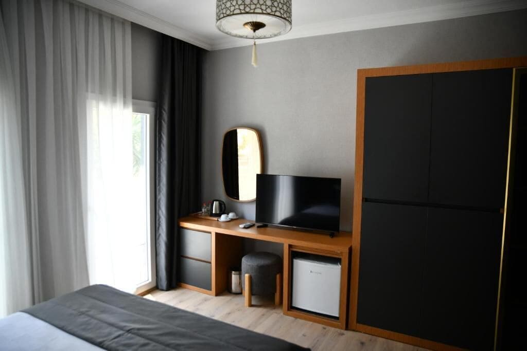 Suite, 1 cama doble con sofá cama, balcón, vistas a la ciudad | Escritorio y wifi gratis