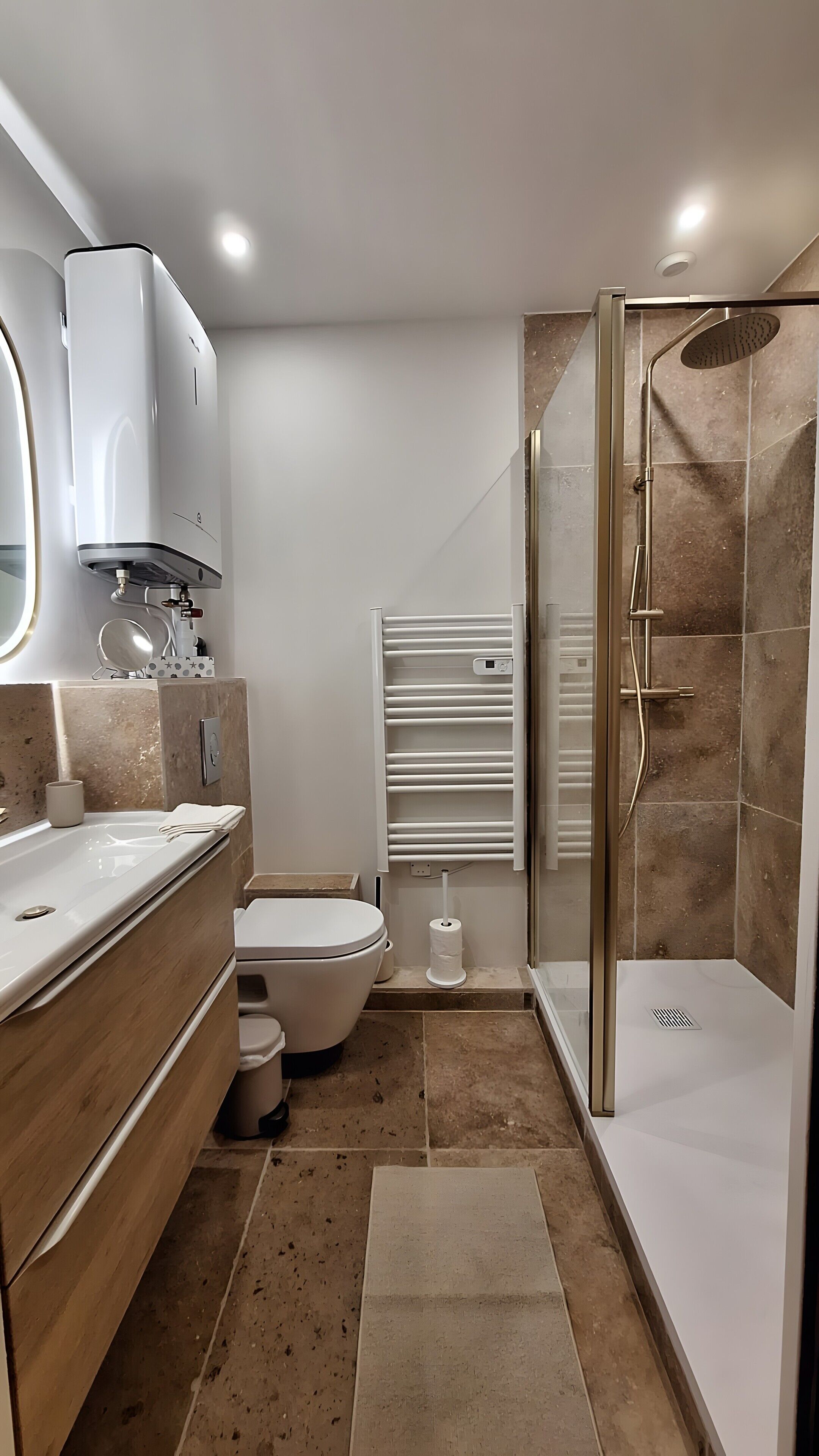 Dusche, Haartrockner, Handtücher