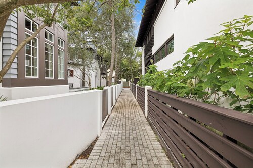 NEW South of 30-A: Walk to Beach, Pools and Shops. Renovated on Boardwalk F
