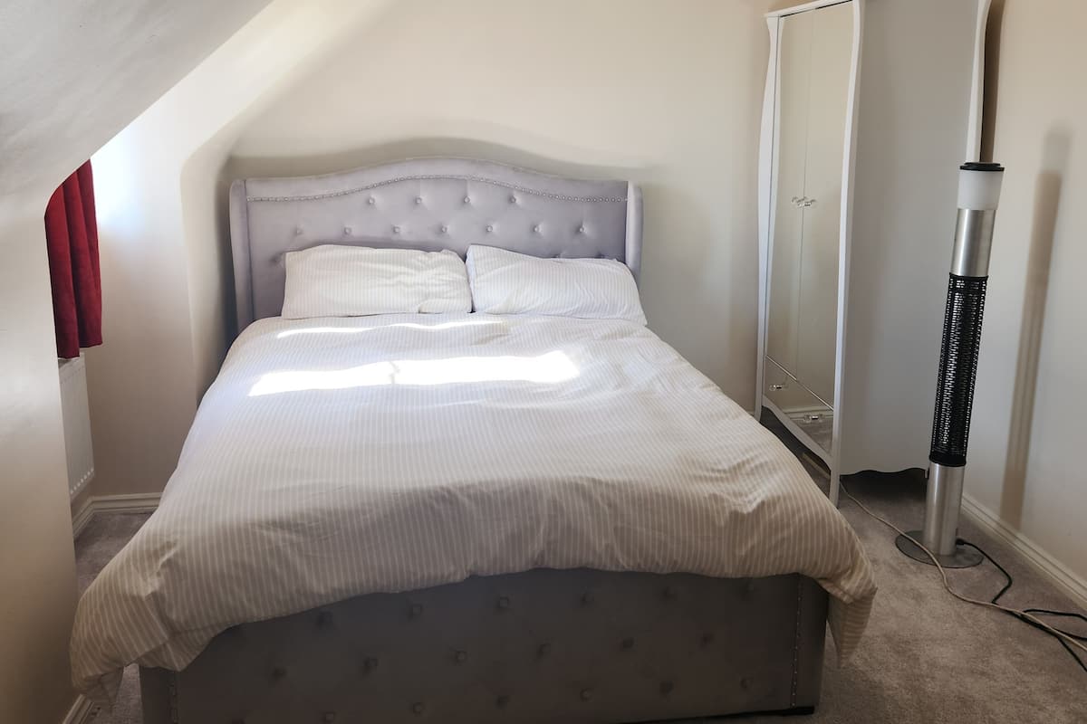 Double or Twin Room | WiFi (free)
