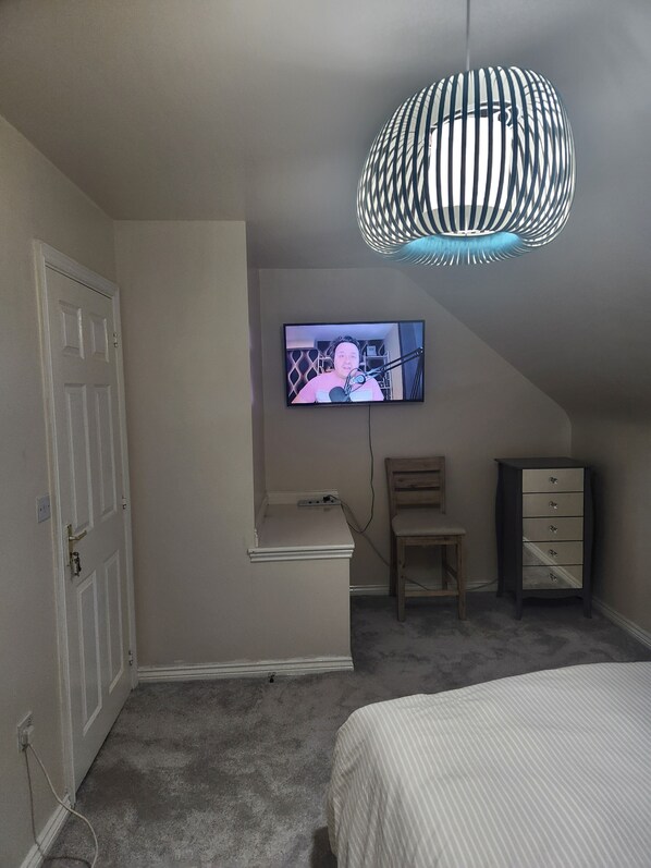 Double or Twin Room | WiFi (free) - 69 swan lane (Coventry)