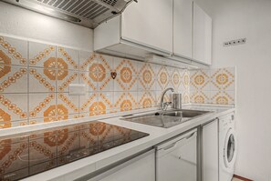 Private kitchen - "BlueVille21" Apartment with Lake View, Shared Pool, and Wi-Fi (Euroville)