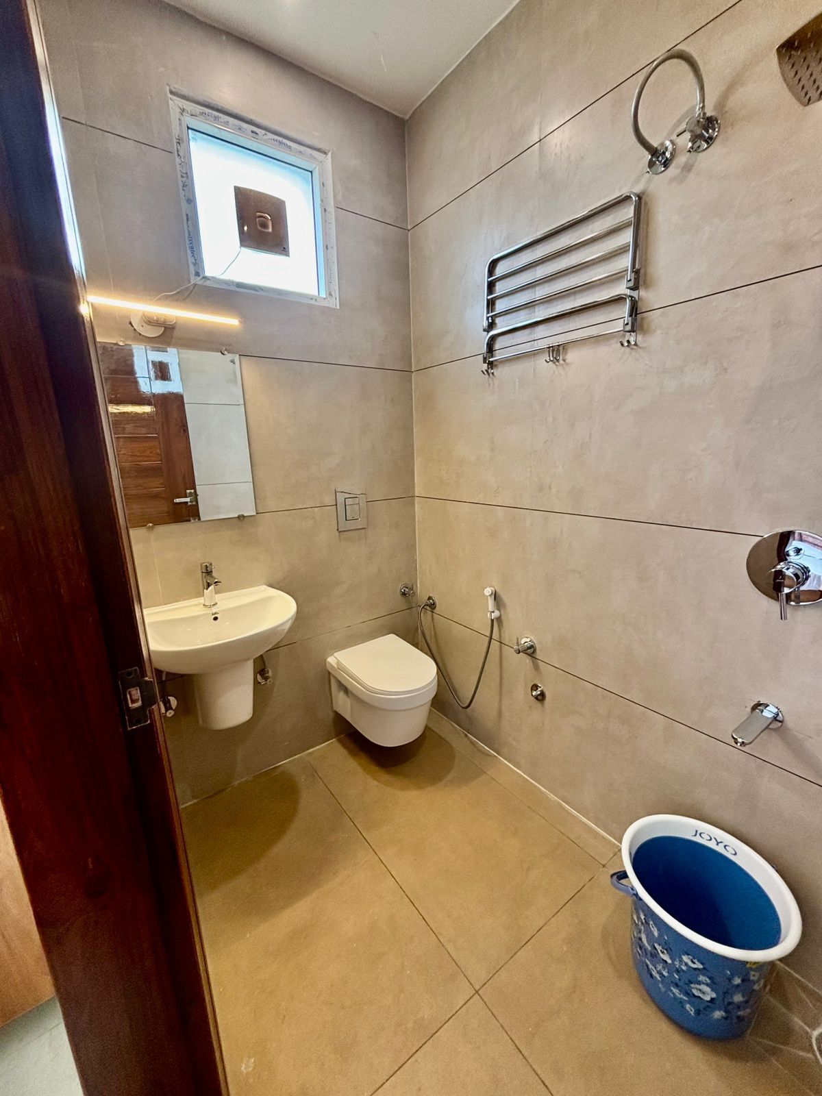 Classic Twin Room, Non Smoking, Balcony | Bathroom