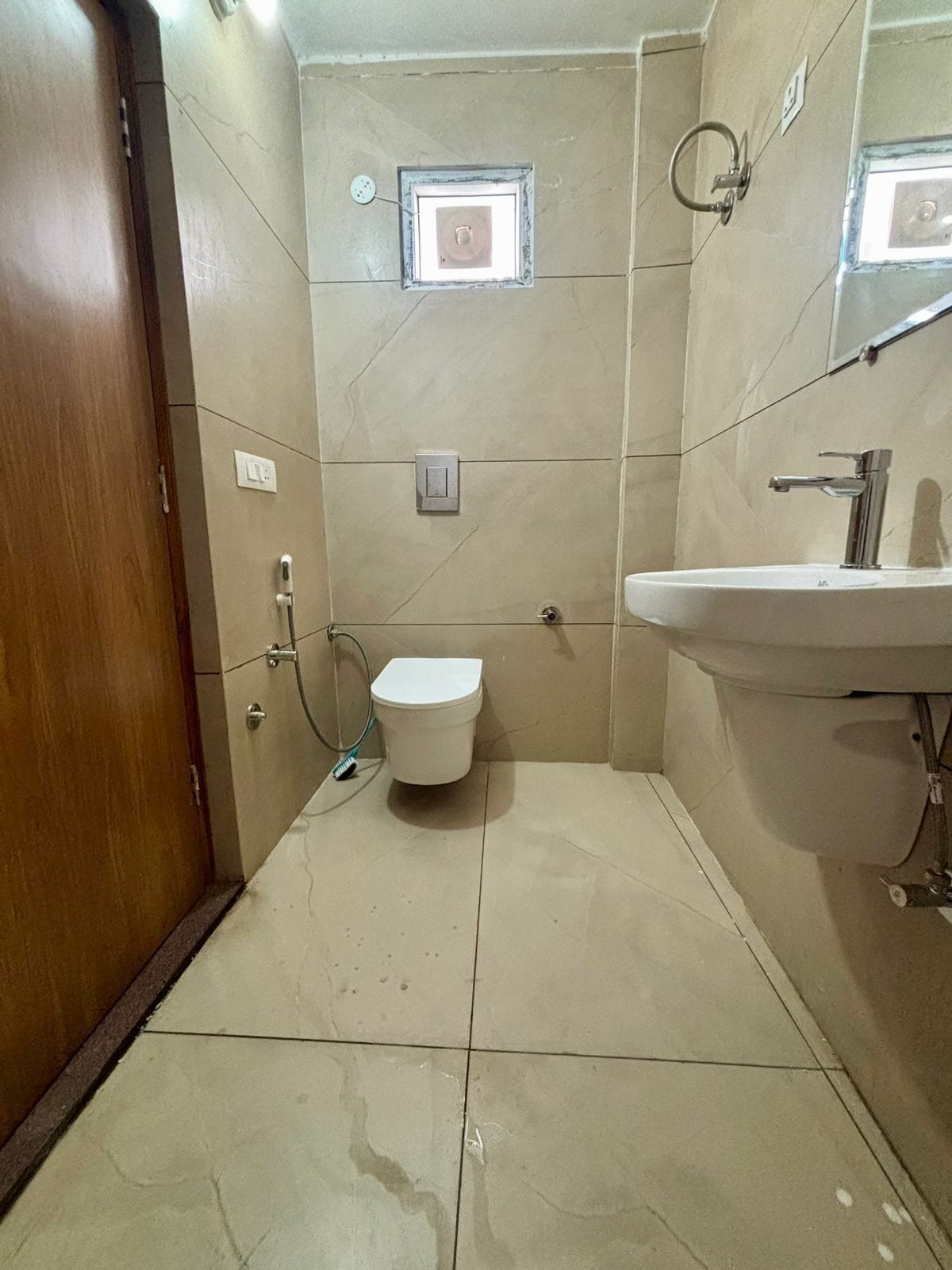Comfort Double Room | Bathroom | Shower, towels