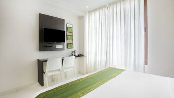 Standard Room | Laptop workspace, free WiFi