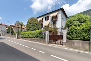 Exterior - Casa Doriana Apartment with Mountain View, Private Terrace, and Wi-Fi (Maslianico)