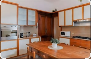 Macchina per tè/caffè, frigorifero, microonde, forno